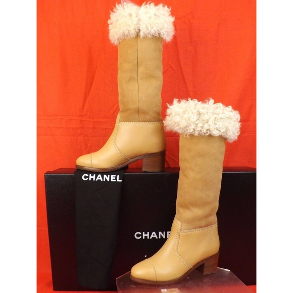 NIB CHANEL BEIGE LEATHER SUEDE CC LOGO SHEARLING HEEL TALL BOOTS 37.5 $1825 - Picture 1 of 12